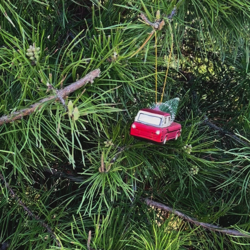 Load video: Ford Econoline Glass Ornament